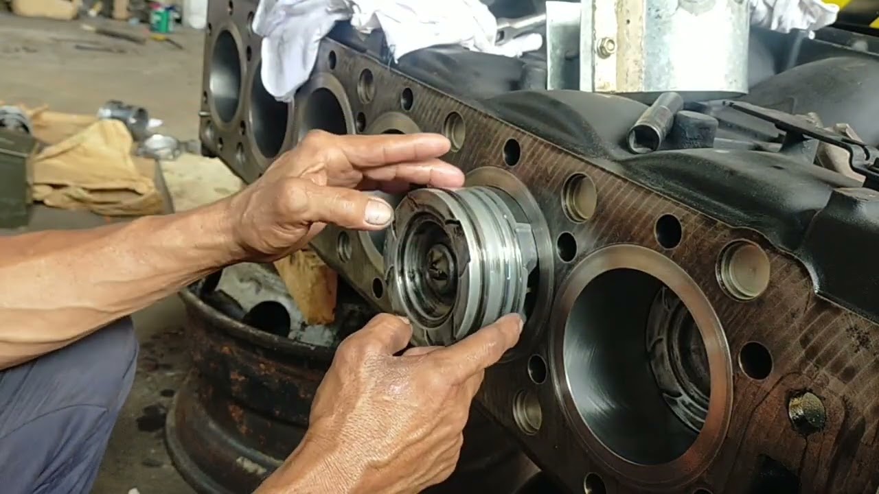 Install piston and settiing piston ring and turque Connecting rud