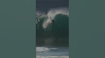 SERIOUS WAVES AT PIPELINE