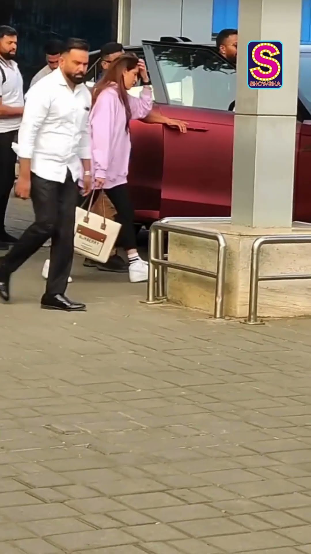 Dapper Hardik Pandya Spotted Out In The City! | Bollywood Fashion | Cricketer | #trending | N18S