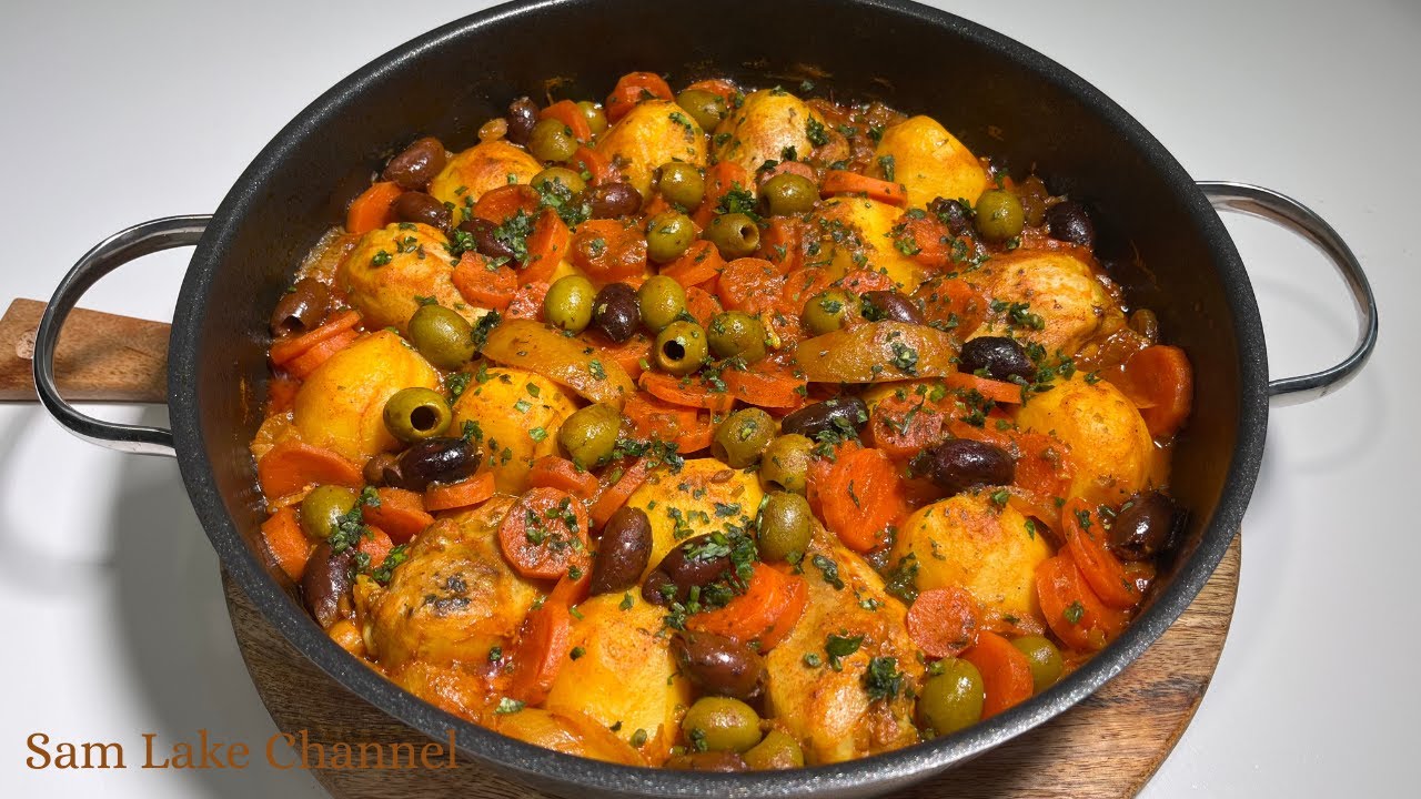 Tajine Marocain au Poulet, Pommes de Terre & Carottes En Une Seule Casserole, Simple et Savoureux!