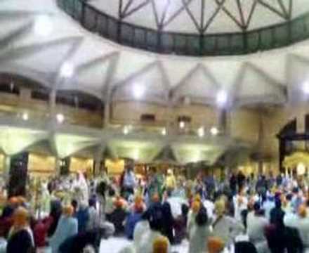 Kirtan and Katha by Baba Ranjit Singh ji Dhadrian wale at Southall Gurdwara on 05th August 2006. I recorded the video from my mobile, so quality is not fine. I am sorry for it.