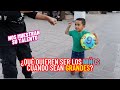 ¿Qué quieren ser los niños cuando sean grandes? Regalando juguetes / LOCOFER