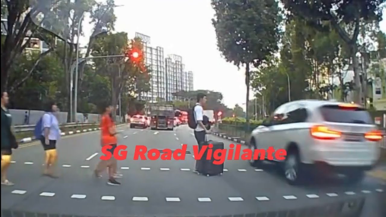 26jul2024 yishun ave 1 bmw suv fail to conform to red light signal ...