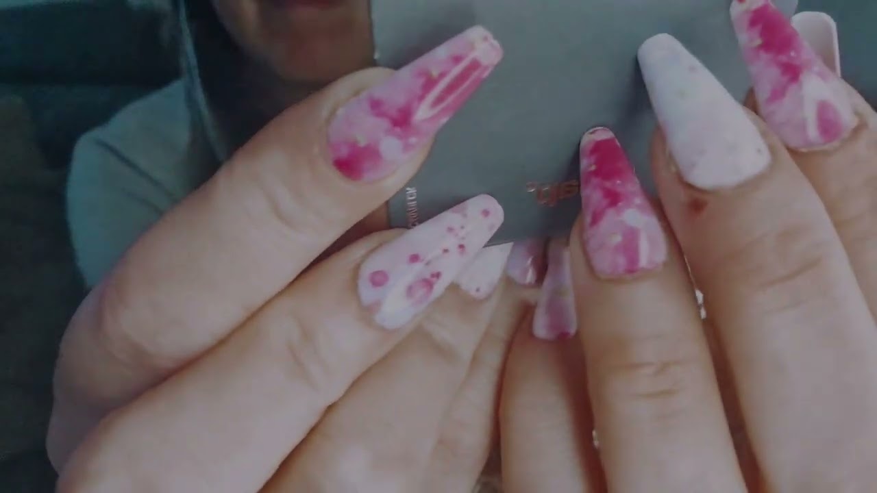 ASMR På svenska 🇸🇪 Visar er några saker som min lillasyster gav mig 💕 får dig att slappna av 💗