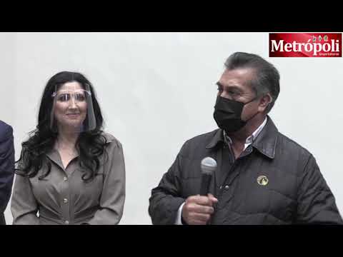 Inauguran Jaime Rodri?guez y Paty Salazar el Teatro Allende