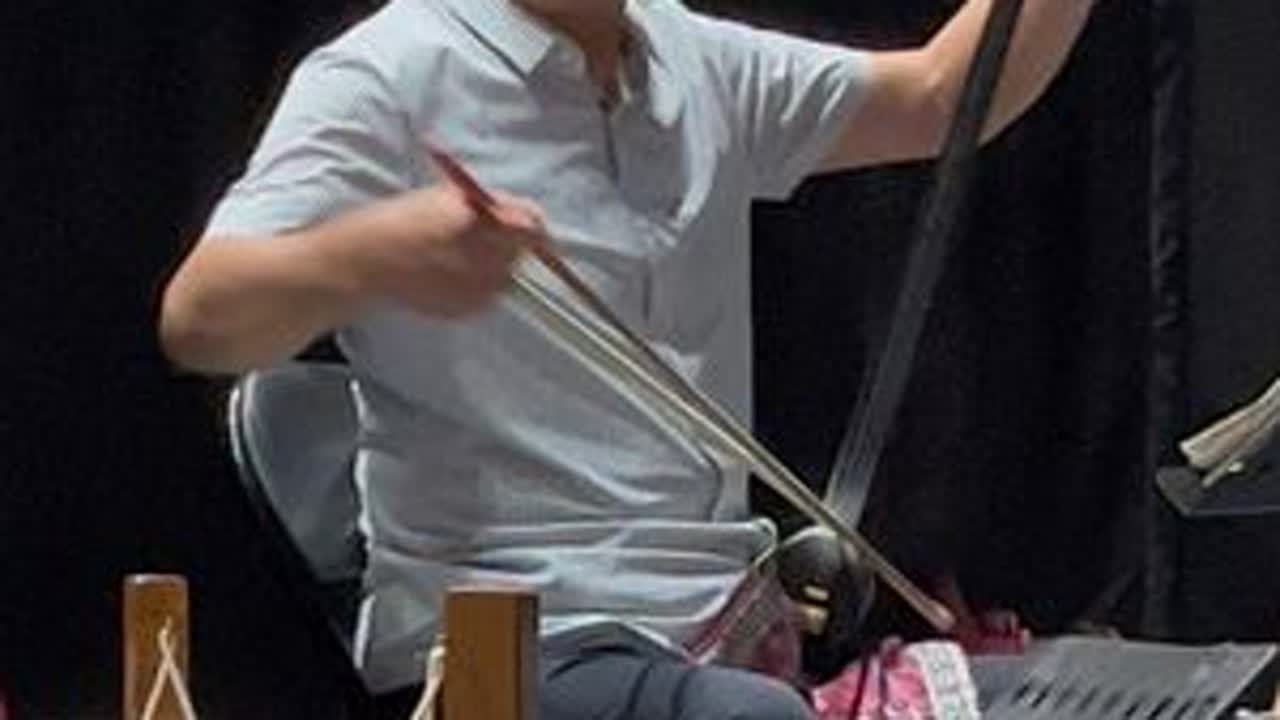 开演前的练乐 洛曲出品,必属精品。寇准背靴,精益求精。大剧场环境,纯伴奏。听觉享受。司鼓:#石学仁 曲胡:#闫平信 其余伴奏:洛阳曲剧院乐队 ...