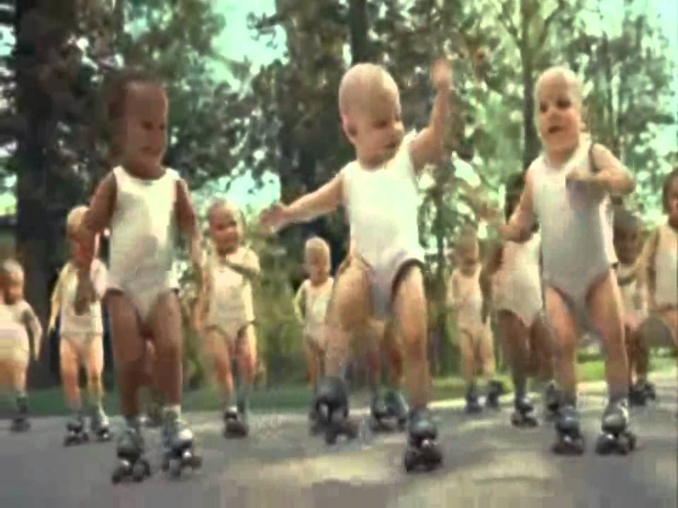 Дети танцуют приколы. Танцующий ребенок в подгузнике. Клипы для детей. Танцующие дети смешное видео. Танцующие дети смешное видео.