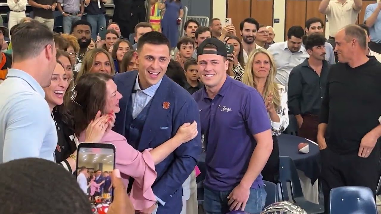 WR Джек Бек получил приглашение на драфт НФЛ (Las Vegas Raiders) в окружении семьи и друзей в STM