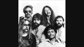 Video thumbnail of "The Doobie Brothers  - Listen to the Music"