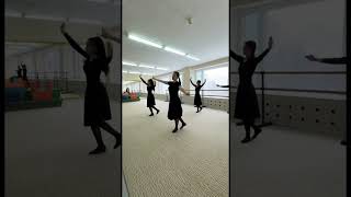 Школа узбекского танца. Наши занятия, учим Тановар. #узбекскийтанец #таджикскийтанец #uzbekdance