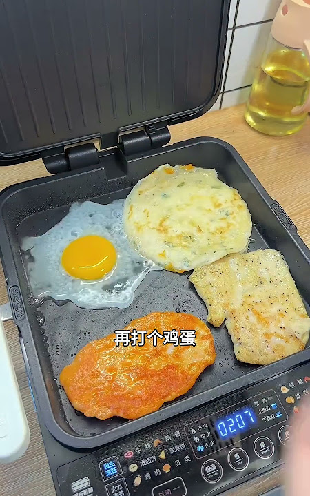 24岁独居女生，周末宅家用利仁双拆盘电饼铛做葱油手抓饼，认真过好自己的小日子