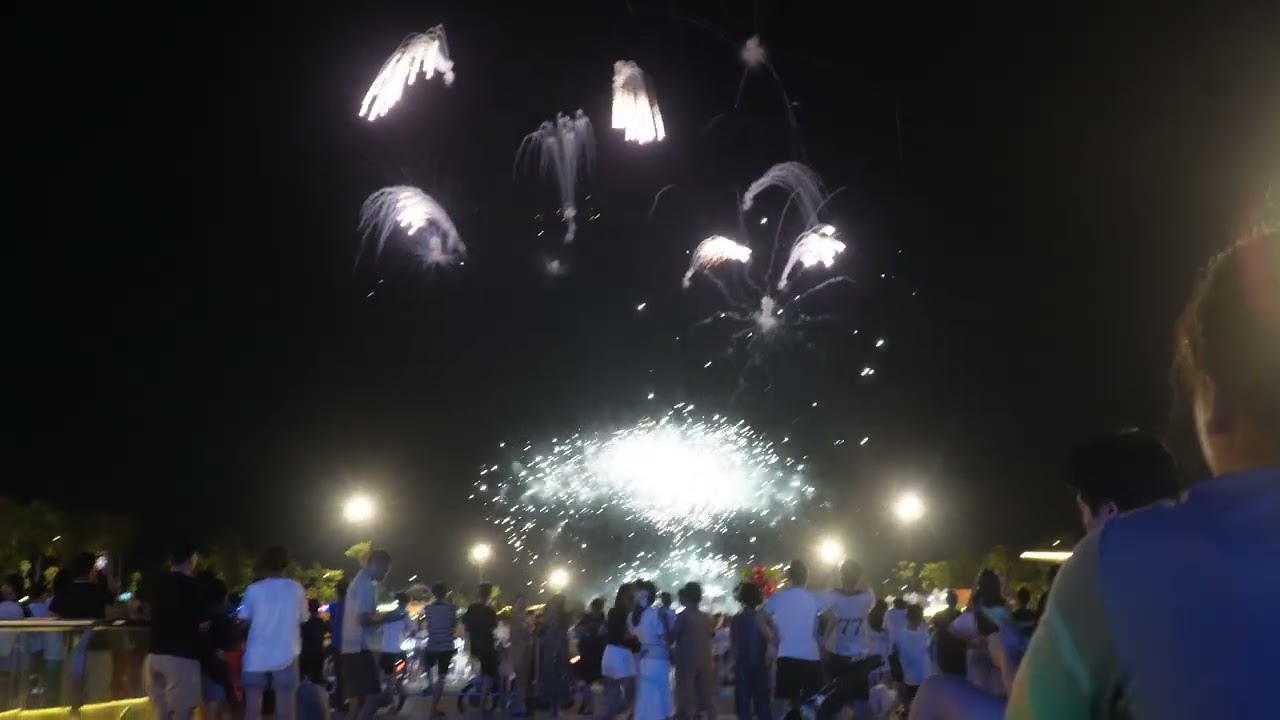 Ngắm pháo hoa và nhạc nước ở Sun - Ninh Bình