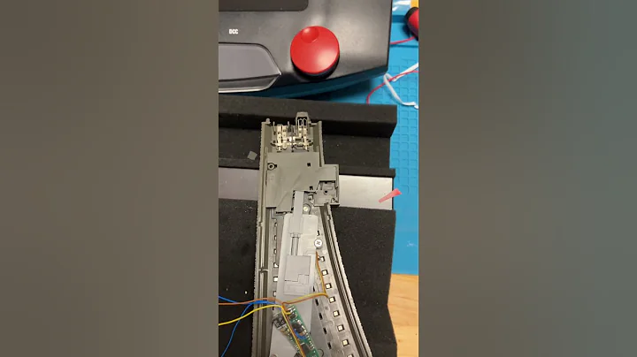 Märklin C-Gleis Weiche mit motorischem Antrieb inklusive Decoder Viessmann 4568