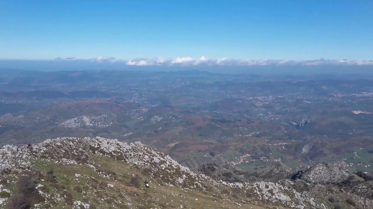 Desde el Pico La Mostayal ( Sierra del Aramo ) Asturias