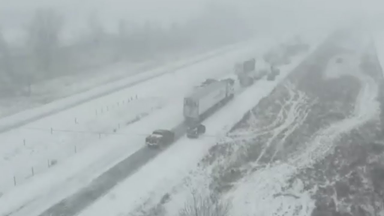 springboard Scary footage of Iowa pileup starting on I-35, nobody was slowing down
