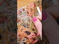 かぎ針編み | V字模様と中央のアーチをあしらった三角ショール | 春向けの簡単な編み方