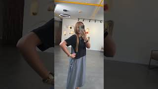 Tek Parça Gri Detaylı Siyah Midi Boy Elbise