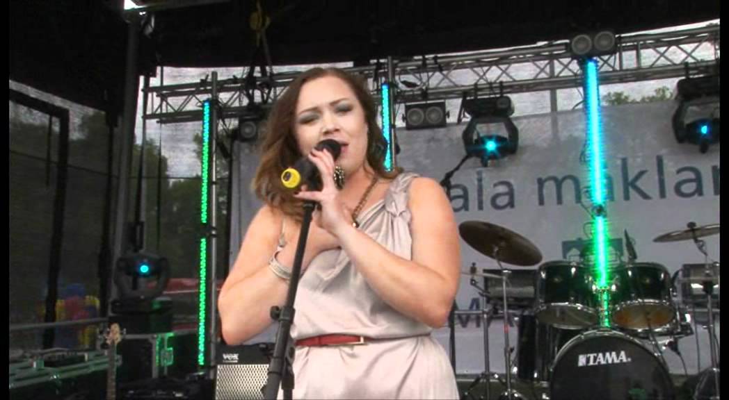 Ida Flyckt at Ältafestivalen 2011.wmv