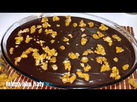 فيديو: طريقة عمل كعكة الشوكولاتة بالمشمش المجفف والتوت البري المجفف
