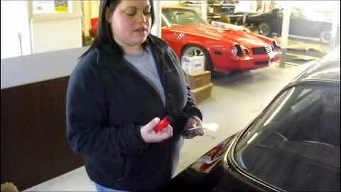 "How To" Remove Replace Window Trim & Clips 1970 - 1981 Camaro & Trans Am