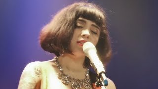 Miniatura de vídeo de "Mon Laferte "Mi buen amor" y "Tu falta de querer" en vivo en Melkweg Amsterdam"