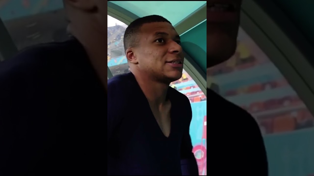 Mbappe doesn't like the rain but Ben Yedder and Kante don't care😂