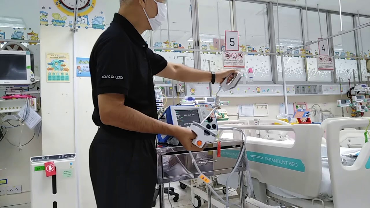 สาธิตการใช้เครื่อง Defibrillator (Zoll) part1/2