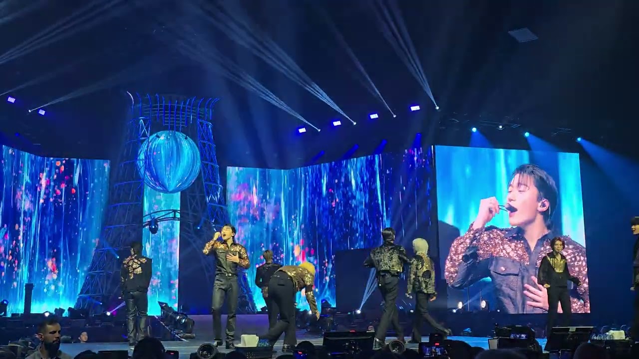 ATEEZ - DANCING LIKE BUTTERFLY WINGS  [TOWARDS THE LIGHT: WILL TO POWER TOUR BERLIN DAY 2]