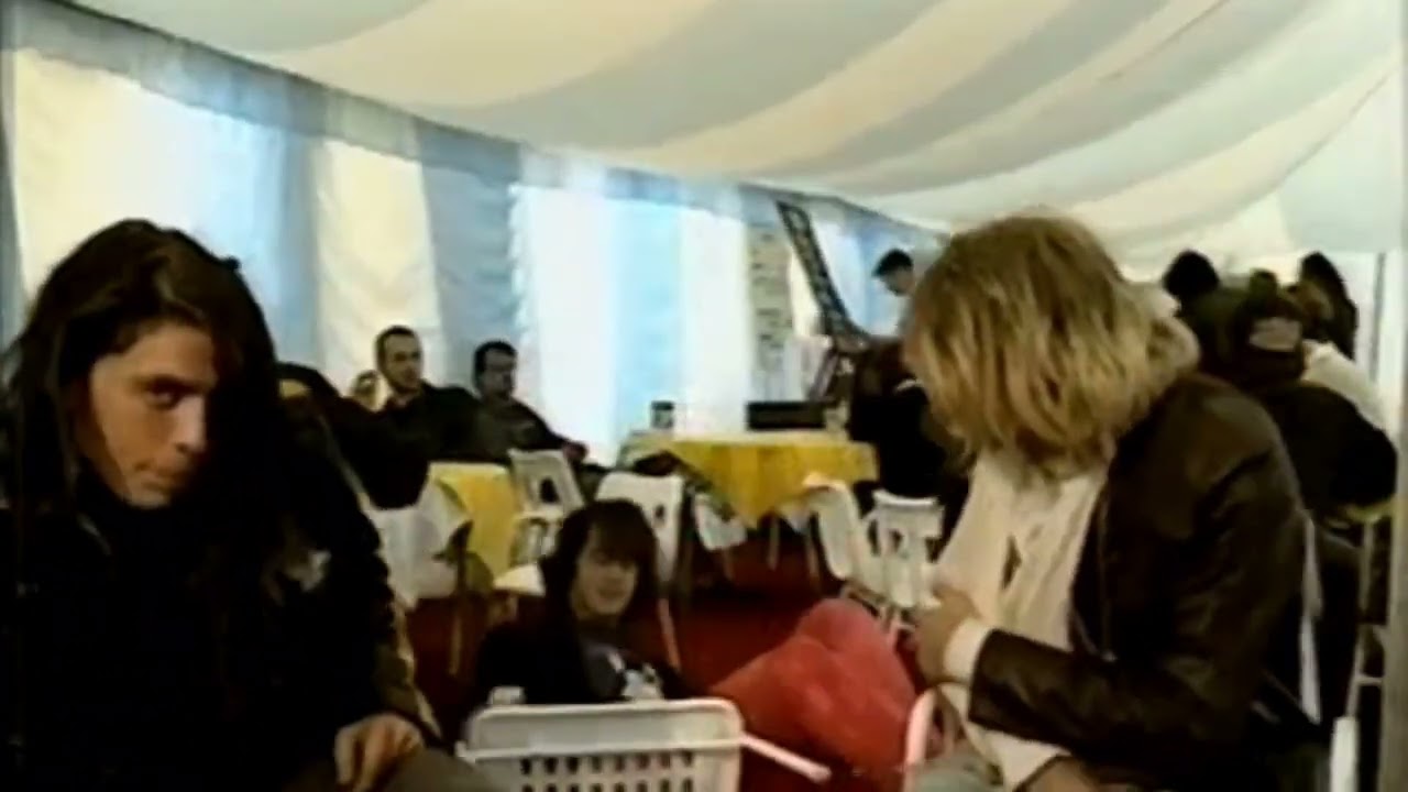 krist novoselic falls and Kurt's arm gets "hurt"