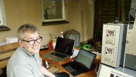 Marko Luther with Artisan roasting software, roasting on the FZ94