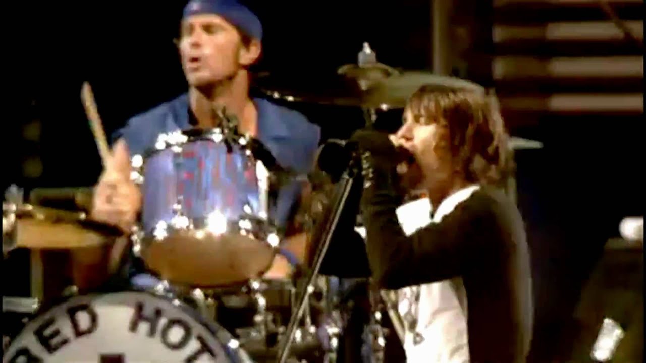 Red Hot Peppers - Parallel Universe - Live at Slane Castle - YouTube