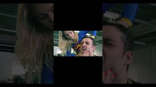 Süper Woman Snapped Mans Neck