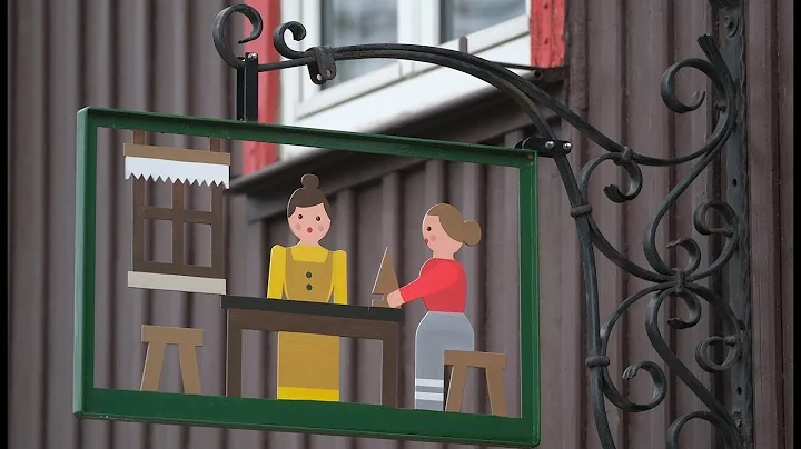 It is 'lose-lose' for women to assume the 'traditional wife' role