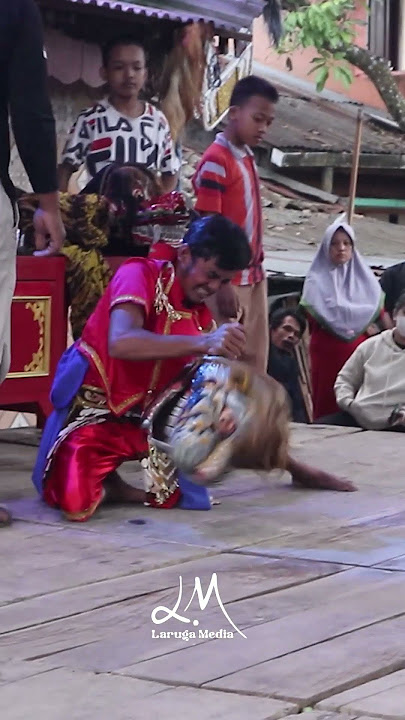 Memainkan Barongan Sejadinya #lenggerwonosobo #lengger #shorts #yearofyou