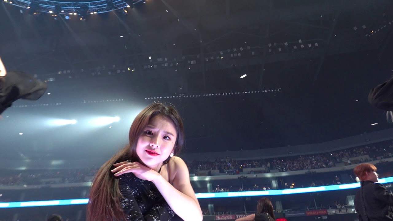 LOONA - KCON LA 19 Finale