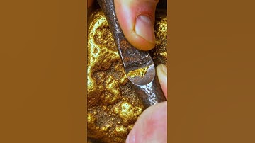 ASMR gold — extracting gold stuck to chalcedony rock using a chisel.