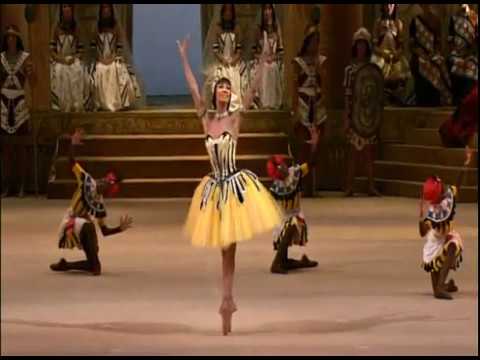 Video: Prima ballerina Maria Alexandrova injured in London