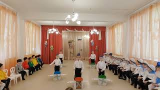 Танец "Пилотов" старшая группа