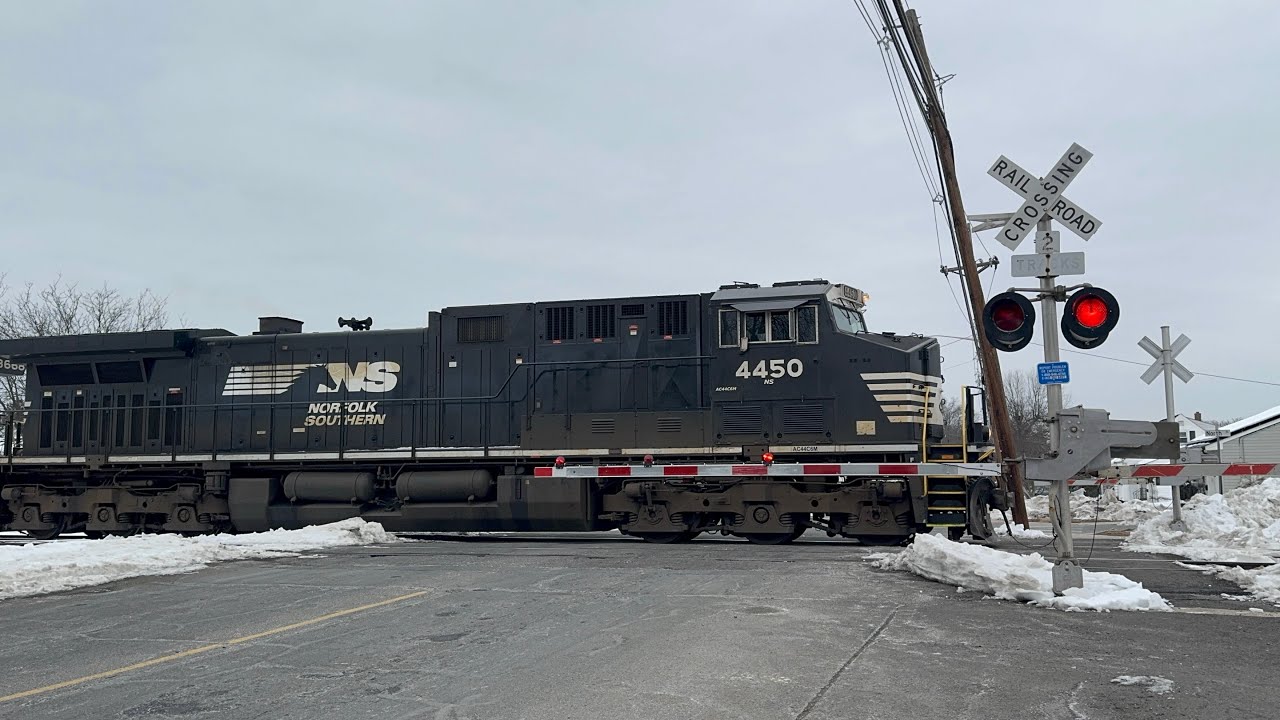 NS 4450 AC44C6M leads NS 62V through Manville NJ work the Bri 2/3/2026