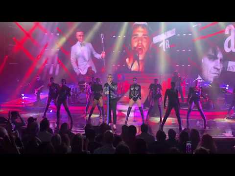 Robbie Williams&#; "Let Me Entertain You" LIVE IN LAS VEGAS! Wynn Residency! () | Perez Hilton Robbie Williams&#; "Let Me Entertain You" LIVE IN LAS VEGAS! Wynn Residency! () | Perez Hilton
