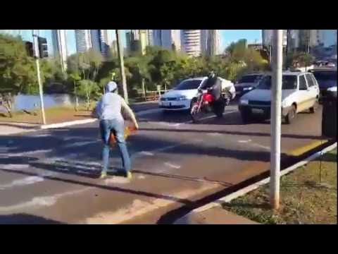 PEDIMOS DINHEIRO NO SINAL?