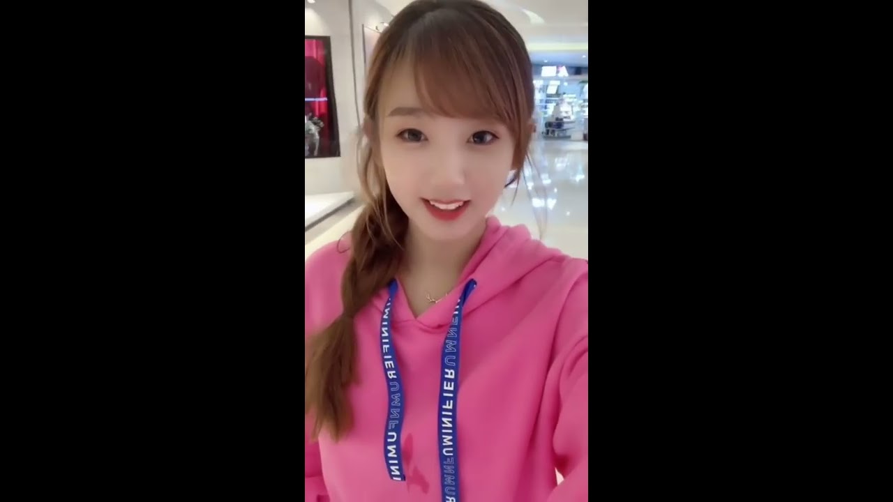 轻松一刻◆美女，大腿摸一下给一杯奶茶！好变态！