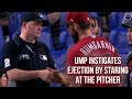 Umpire stares at Bumgarner while massaging his hand, a breakdown