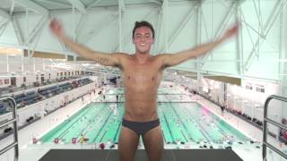 Tom Daley does the Mobot