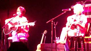 Video thumbnail of "Lorrie Morgan & Pam Tillis sing "Silver Wings" together"