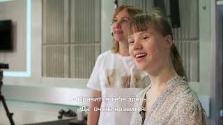 Хочу на работу: Марина Маштакова, девушка с синдромом Дауна, провела эфир на «Детском радио», 6+
