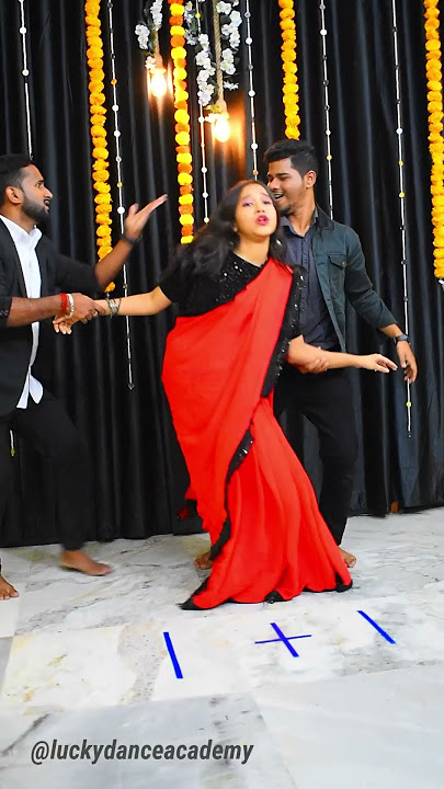 Badri ki Dulhania 😍 Wedding Dance #shorts #ytshorts #dance #luckydanceacademy