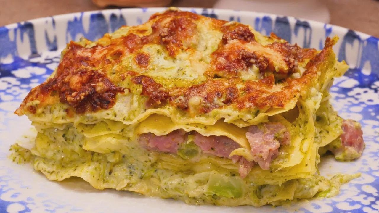 Lasagne mit Brokkoli & Salsiccia aus der Heißluftfritteuse – so lecker & schnell!