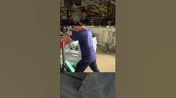 Lên xe giao con lăn thép cho khách - Băng Tải Hưng Thịnh