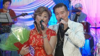 在多伦多帝寶名宴举行的 J&K 结婚3周年纪念日上，这对当年的新娘和新郎一起演唱了《只有情永在》